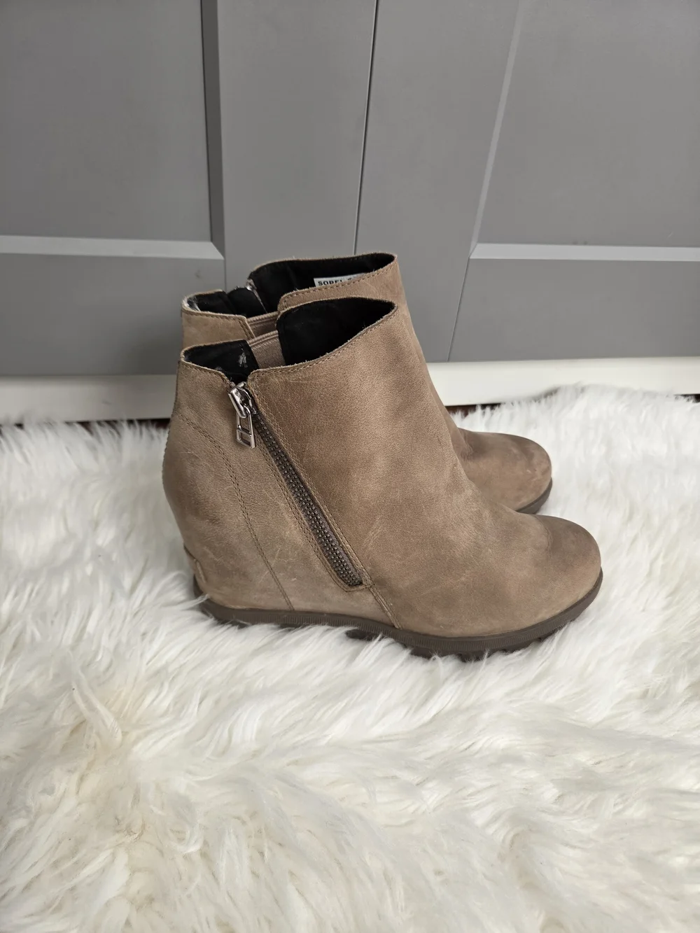 Sorel Taupe Suede Wedgelll Ankle Brown Booties with Side Zip Size 9